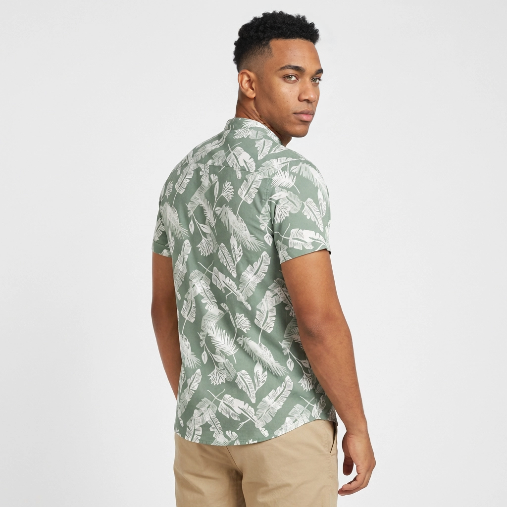 Camisa Popelina Verde Salvia Estampado Hojas Tropicales - Manga Corta Premium